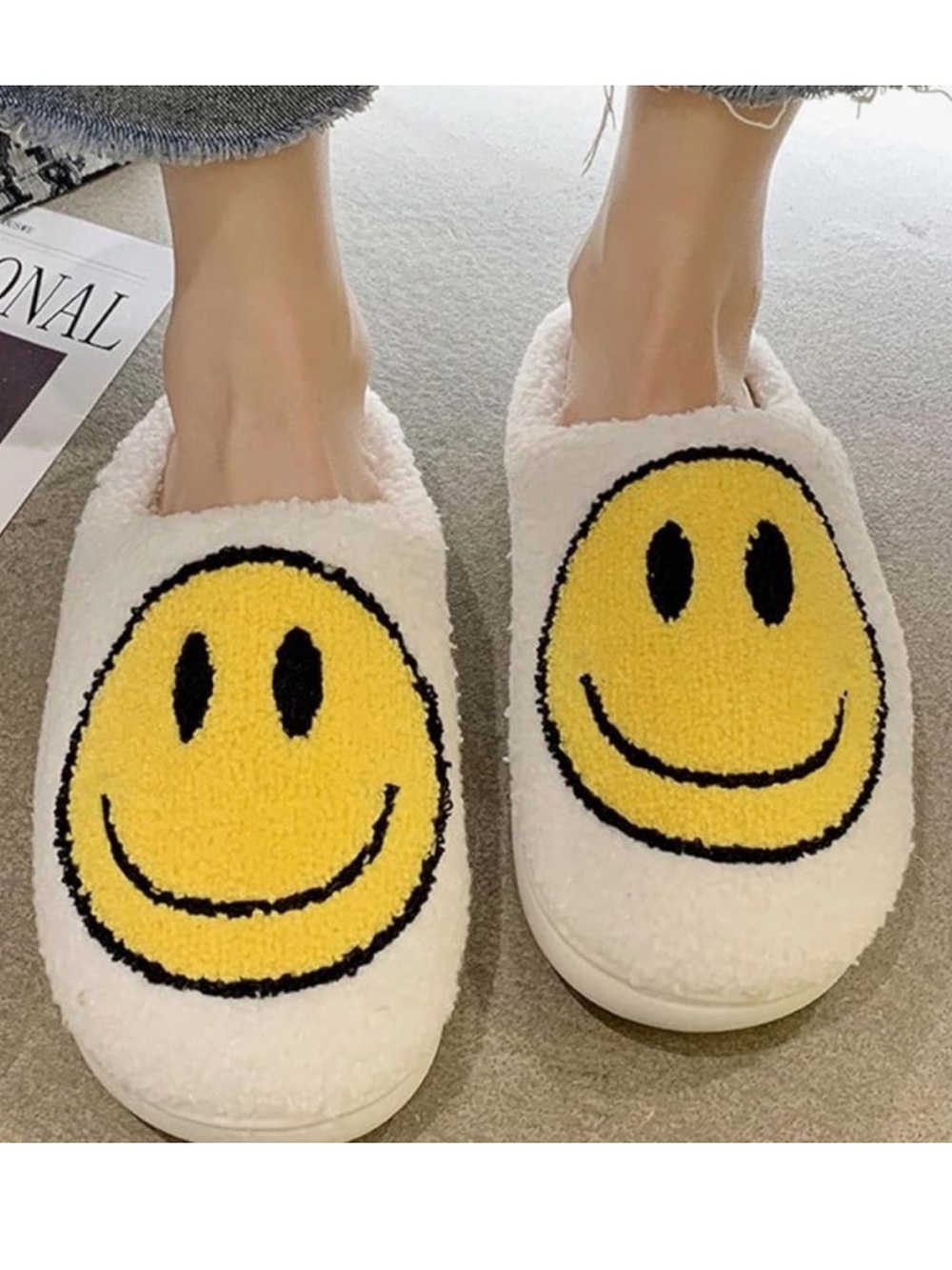 NEW Fuzzy Smiley Face Slippers Size W 10.5-11 M 9-10 Emoji Loungewear Athleisure